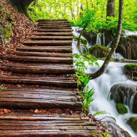 plitvice wooden path