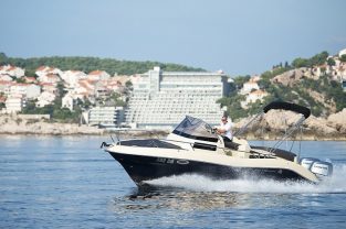 atlantic-suncruiser815-boat-rent